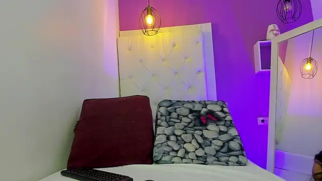 Camila and Johan naughty online show from May 28, 7:22 pm