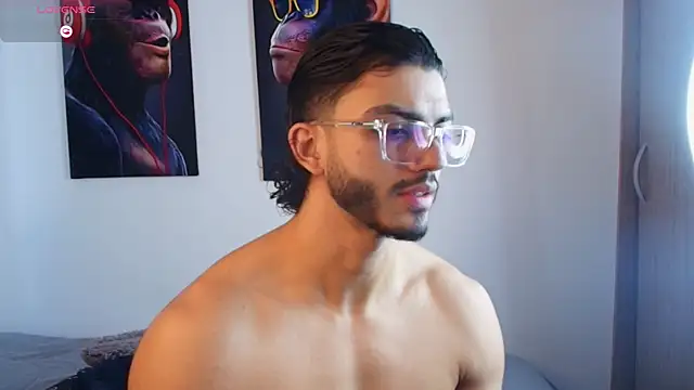 Snapshot of IamAxel03 chatting on April 2, 7:11 pm IamAxel03 online show from April 2, 7:11 pm