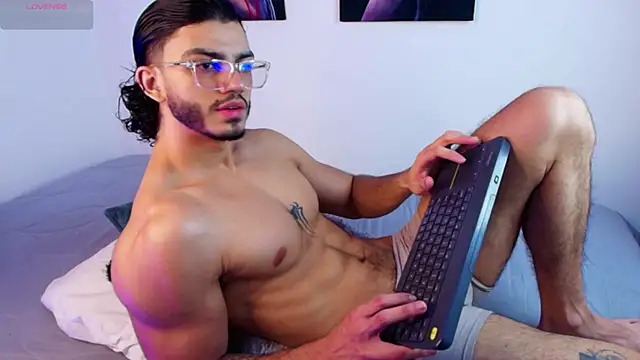 Snapshot of IamAxel03 chatting on June 3, 8:36 pm IamAxel03 online show from June 3, 8:36 pm