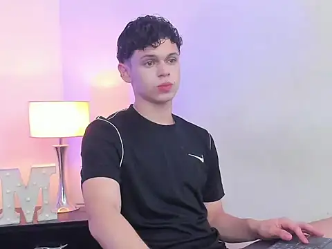 Snapshot of mykelcano chatting on April 2, 2:47 pm mykelcano online show from April 2, 2:47 pm