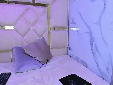 Snapshot of LunaaCastillo chatting on April 6, 11:27 pm LunaaCastillo online show from April 6, 11:27 pm