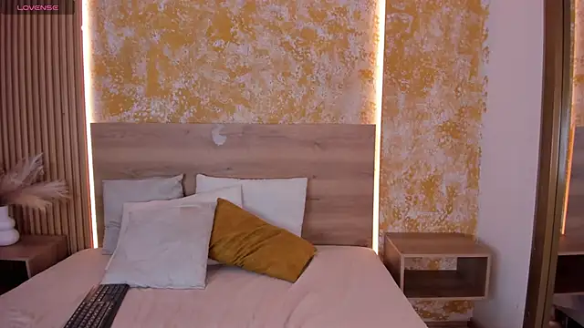 Snapshot of mia_rossi_7 chatting on April 5, 3:58 am mia rossi 7 online show from April 5, 3:58 am