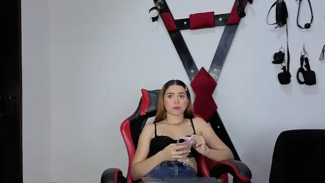 Snapshot of Hana_and_Zeta2026 chatting on April 2, 12:36 pm Hana and Zeta2026 online show from April 2, 12:36 pm