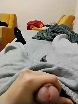 Snapshot of y2561 chatting on March 31, 10:43 pm y2561 online show from March 31, 10:43 pm