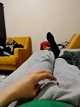 Snapshot of y2561 chatting on April 1, 5:32 pm y2561 online show from April 1, 5:32 pm