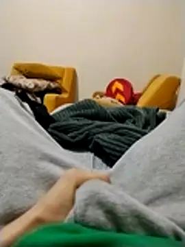 Snapshot of y2561 chatting on April 3, 11:58 pm y2561 online show from April 3, 11:58 pm