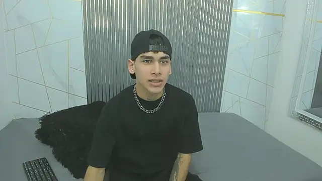 Kitsune 44 online show from April 4, 7:22 pm