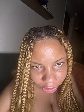 Snapshot of Ariqueendadon chatting on April 7, 6:47 am Ariqueendadon online show from April 7, 6:47 am