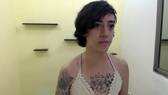 Snapshot of romina_white18 chatting on April 25, 12:35 am romina white18 online show from April 25, 12:35 am