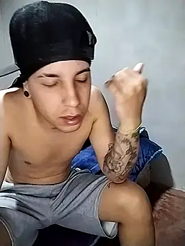 Snapshot of Hades_24 chatting on April 7, 4:13 am Hades 24 online show from April 7, 4:13 am