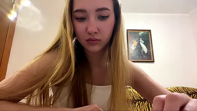 Snapshot of Liesenaniles chatting on April 3, 3:04 am Liesenaniles online show from April 3, 3:04 am