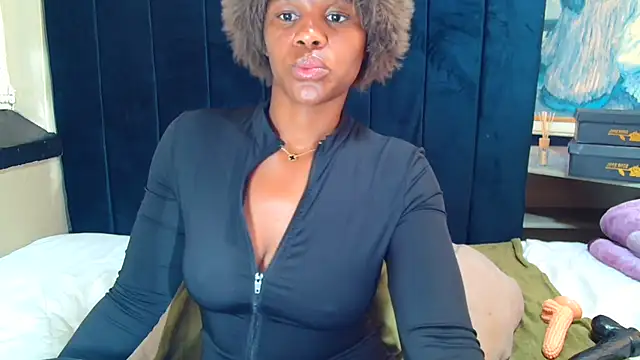 CaramelCandyxx online show from July 3, 6:09 am