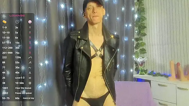 Snapshot of James2Inked chatting on April 23, 6:03 am James2Inked online show from April 23, 6:03 am