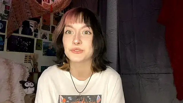 Snapshot of DancingDancingLove chatting on April 3, 8:29 pm DancingDancingLove online show from April 3, 8:29 pm