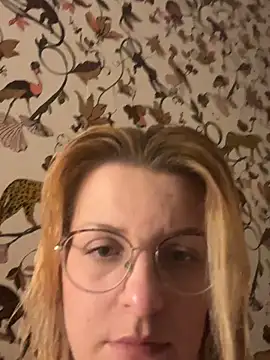 Doll-next-doorx online show from April 15, 8:53 pm