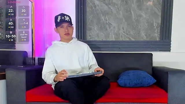 Snapshot of Robert_smith26 chatting on April 10, 11:48 am Robert smith26 online show from April 10, 11:48 am