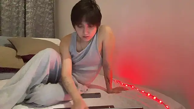 Snapshot of Malleq chatting on April 2, 4:37 pm Malleq online show from April 2, 4:37 pm