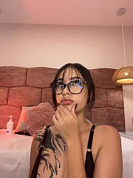 Snapshot of dakotabrowns_ chatting on March 31, 12:23 am dakotabrowns online show from March 31, 12:23 am