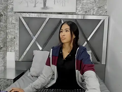 Snapshot of AlondraHYH chatting on April 3, 7:01 pm AlondraHYH online show from April 3, 7:01 pm