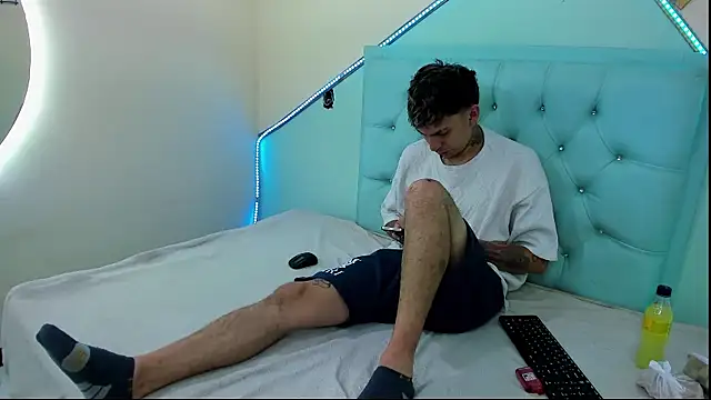 Snapshot of Max_sstteel chatting on April 2, 12:58 pm Max sstteel online show from April 2, 12:58 pm