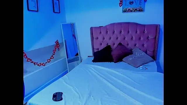 Snapshot of Valenn02 chatting on April 6, 1:01 pm Valenn02 online show from April 6, 1:01 pm