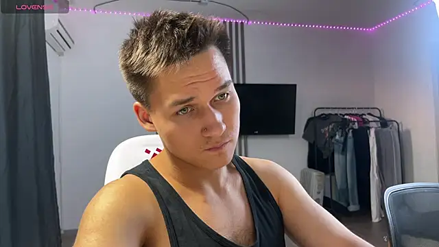 Snapshot of infernollust chatting on April 1, 1:06 am infernollust online show from April 1, 1:06 am