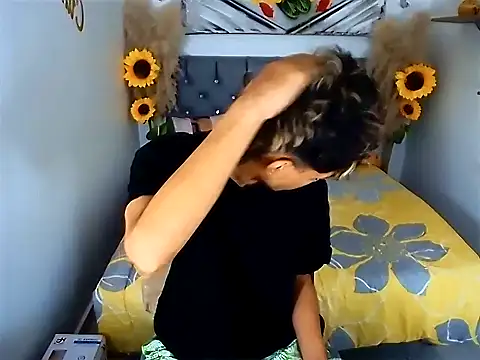 Snapshot of chris_evans77 chatting on April 1, 1:12 pm chris evans77 online show from April 1, 1:12 pm