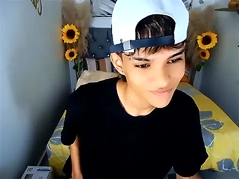 Snapshot of chris_evans77 chatting on April 1, 1:41 pm chris evans77 online show from April 1, 1:41 pm