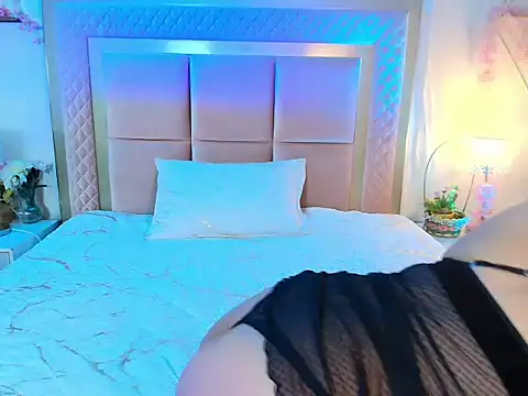 Scarlet Luxl online show from July 20, 7:38 pm