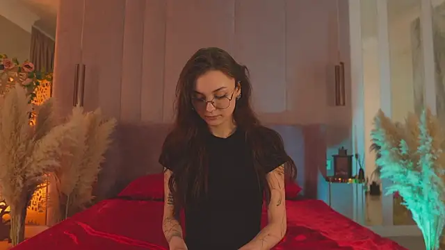 AmeliaKlark  online show from April 8, 1:49 am