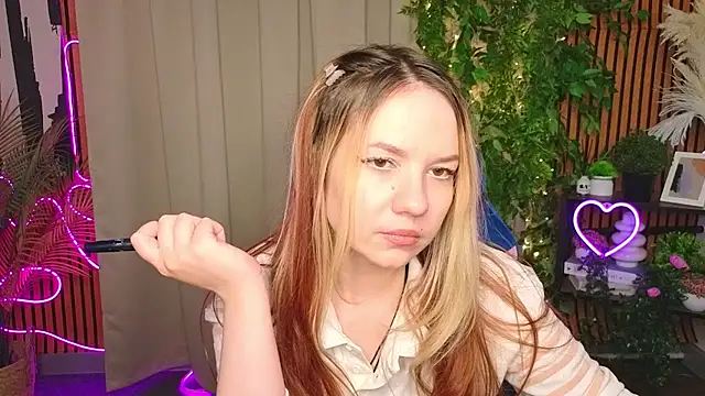 ViolettaSwang online show from April 9, 10:42 am