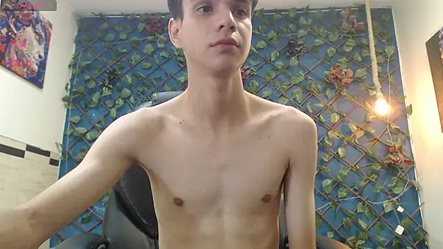 Snapshot of maxim_rod chatting on March 29, 2:55 am maxim rod online show from March 29, 2:55 am