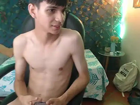 Snapshot of maxim_rod chatting on April 2, 2:53 am maxim rod online show from April 2, 2:53 am