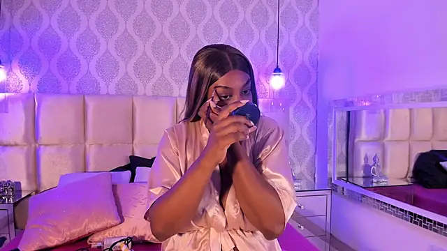 Snapshot of SUSAN-BLUE chatting on May 19, 6:36 pm SUSAN-BLUE online show from May 19, 6:36 pm