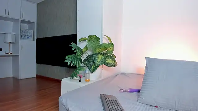 Snapshot of EvaaConnor chatting on March 31, 7:36 pm EvaaConnor online show from March 31, 7:36 pm