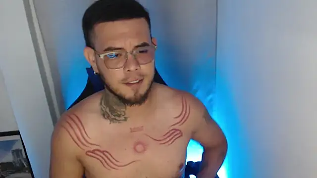 Snapshot of maik_gonsalez chatting on March 28, 3:00 pm maik gonsalez online show from March 28, 3:00 pm