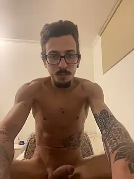 Snapshot of younghotcook chatting on April 1, 11:57 pm younghotcook online show from April 1, 11:57 pm