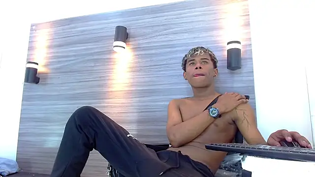 LuckyBluex online show from March 29, 2:55 am