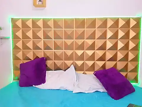 Snapshot of Amadeo_D chatting on April 1, 8:39 pm Amadeo D online show from April 1, 8:39 pm