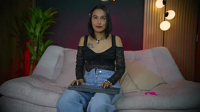 charlottehershel02 online show from April 3, 1:58 am