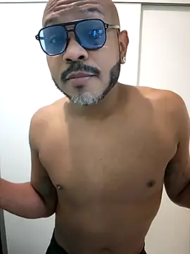 Snapshot of RickDonn chatting on April 5, 9:45 pm RickDonn online show from April 5, 9:45 pm