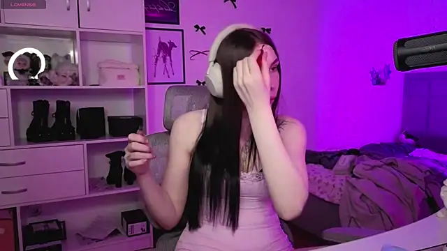 JustEvalove online show from April 2, 4:48 pm