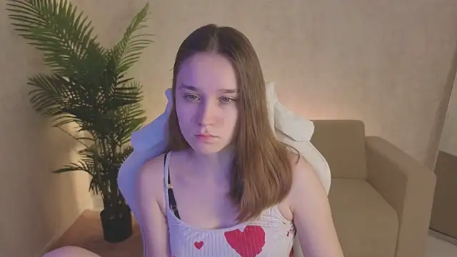 Snapshot of SweetieBlush chatting on April 21, 2:04 am SweetieBlush online show from April 21, 2:04 am