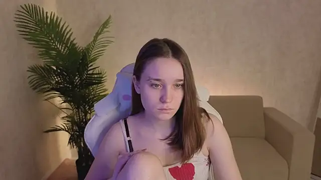 Snapshot of SweetieBlush chatting on April 21, 2:51 am SweetieBlush online show from April 21, 2:51 am