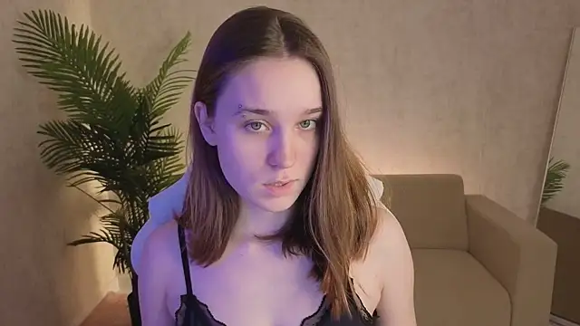 Snapshot of SweetieBlush chatting on April 22, 4:26 am SweetieBlush online show from April 22, 4:26 am