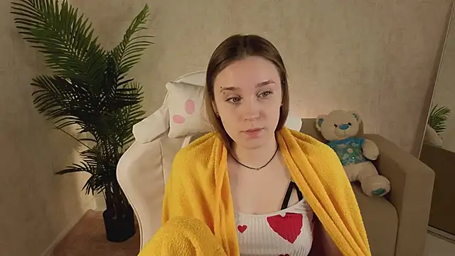 Snapshot of SweetieBlush chatting on April 25, 1:08 am SweetieBlush online show from April 25, 1:08 am