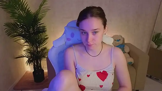 Snapshot of SweetieBlush chatting on April 29, 2:48 am SweetieBlush online show from April 29, 2:48 am