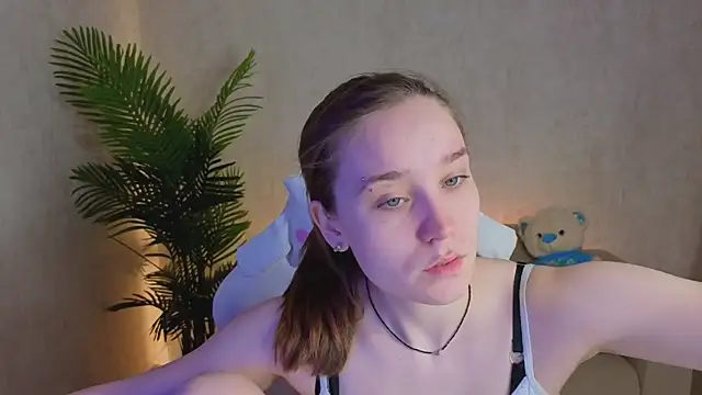 Snapshot of SweetieBlush chatting on May 1, 1:10 am SweetieBlush online show from May 1, 1:10 am