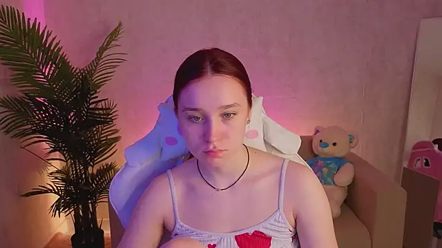 Snapshot of SweetieBlush chatting on May 11, 1:11 am SweetieBlush online show from May 11, 1:11 am