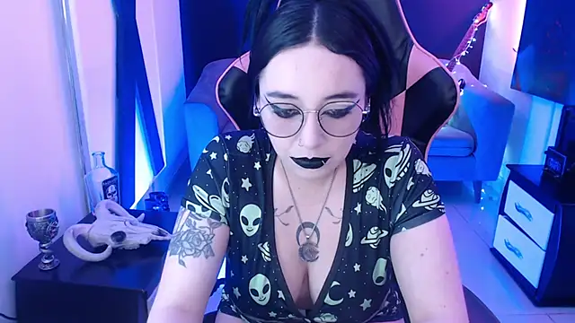 Snapshot of Nyxnocturne chatting on June 5, 2:34 pm Nyxnocturne online show from June 5, 2:34 pm
